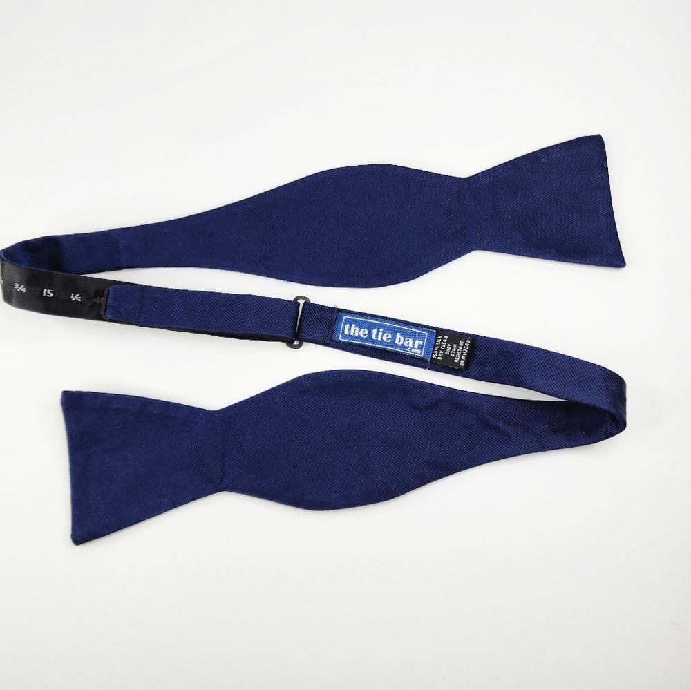 THE TIE BAR Blue Silk Self-Tie Bow-Tie.